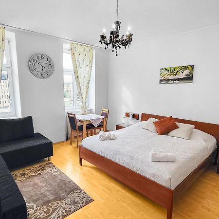 Spacious Three-Bedroom, Three King-Size Beds Vienne Extérieur photo